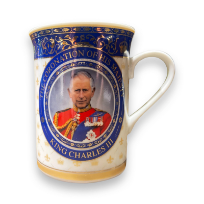 Krönungstasse König Charles III (inklusive 20 gratis Postkarten)
